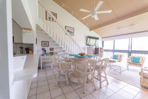 Χώρος καθιστικού στο Turtle Bay Gardenia condo