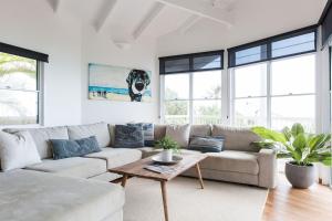 Χώρος καθιστικού στο The Sea House pool and amazing ocean views