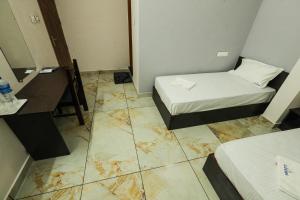 Postel nebo postele na pokoji v ubytování Aldora Airport Residency
