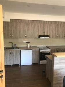 Cucina o angolo cottura di House Near Forest