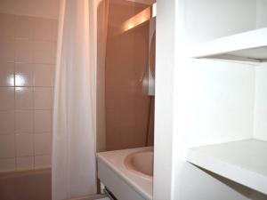 Zdjęcie z galerii obiektu Studio cabine avec balcon, vue Pyrénées, parking, proche centre-ville - FR-1-580-82 w mieście Font-Romeu-Odeillo-Via