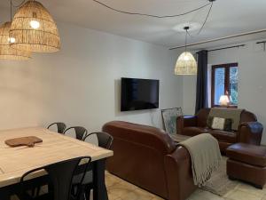 Zdjęcie z galerii obiektu Gîte nature avec terrasse, près étang Morat, pêche, Wi-Fi, idéal famille et randonneurs - FR-1-489-415 w mieście Saint-Bonnet-Tronçais
