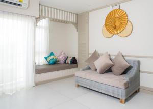 Posezení v ubytování Panphuree Residence - SHA Extra Plus