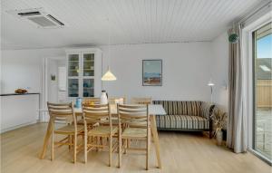 Χώρος καθιστικού στο 2 Bedroom Cozy Home In Skagen