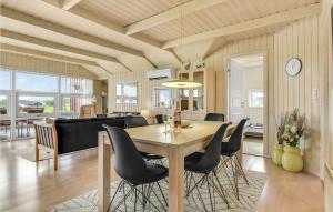 Posezení v ubytování Holiday Home Vinkelbæk Iii
