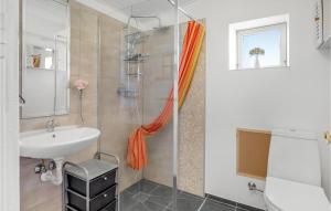 Koupelna v ubytování Two-Bedroom Holiday Home In Ostermarie