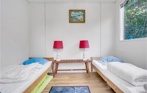 Postel nebo postele na pokoji v ubytování 3 Bedroom Beautiful Home In Vig