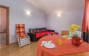 Postel nebo postele na pokoji v ubytování Nice Apartment In Kastel With Kitchen