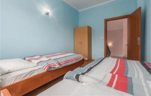 Postel nebo postele na pokoji v ubytování Nice Apartment In Kastel With Kitchen