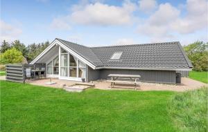 Zahrada ubytování Nice Home In Hvide Sande With Sauna
