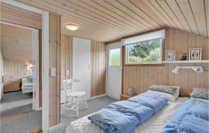 Postel nebo postele na pokoji v ubytování Nice Home In Hvide Sande With Sauna