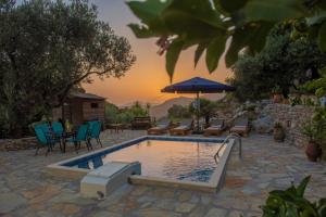 Bazén v ubytování Cretan Nature Villa Alexandra nebo v jeho okolí