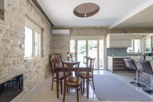 Kuchyň nebo kuchyňský kout v ubytování Cretan Nature Villa Alexandra