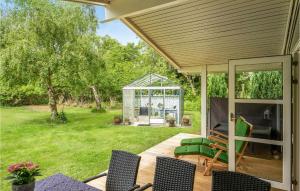 Κήπος έξω από το Three-Bedroom Holiday Home In Humble +16 φωτογραφίες