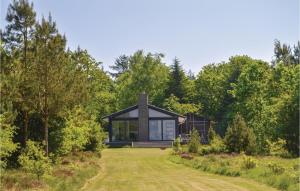 Zahrada ubytování Three-Bedroom Holiday Home In Skals