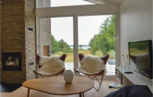 TV a/nebo společenská místnost v ubytování Three-Bedroom Holiday Home In Skals