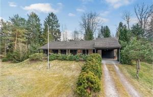 a house on a hill with a driveway at 3 Bedroom Cozy Home In Silkeborg in Silkeborg