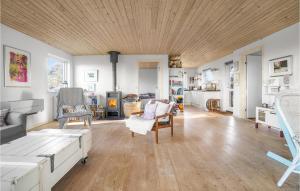 a living room with a wooden ceiling at 4 Bedroom Stunning Home In Fårevejle in Fårevejle