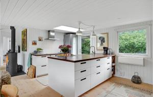 Gallery image of 3 Bedroom Stunning Home In Allingbro in Allingåbro