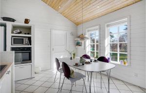 Fotografie z fotogalerie ubytování Beautiful Home In Nykøbing Sj With Wifi v destinaci Klint