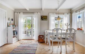Kuchyň nebo kuchyňský kout v ubytování Holiday Home Skovvej Knebel Xii