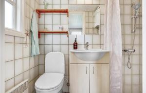 Koupelna v ubytování Holiday Home Skovvej Knebel Xii