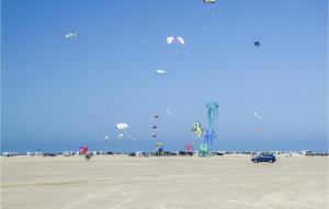 a group of people flying kites on the beach at Cozy Home In Rm With Wifi in Bolilmark