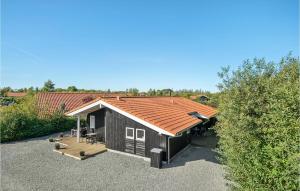 a small black cabin with a red roof at 3 Bedroom Amazing Home In Vggerlse in Marielyst