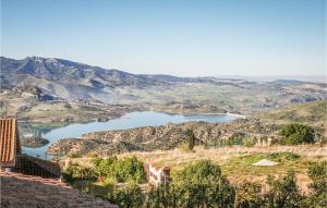 a view of a lake in a valley with mountains at Stunning Home In El Gastor With Wifi in El Gastor