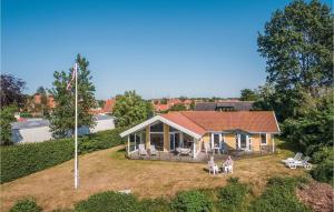 een luchtfoto van een huis met een vlag bij 4 Bedroom Awesome Home In Rnne in Rønne