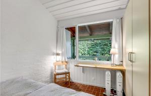 Lovely Apartment In Allinge With Wifi客房内的一张或多张床位