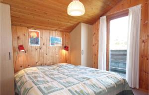 Postel nebo postele na pokoji v ubytování Holiday Home Hvide Sande 27