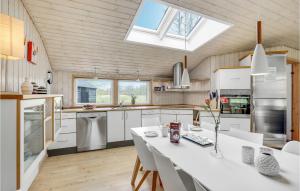 Η κουζίνα ή μικρή κουζίνα στο Holiday Home Tranevænget Iv
