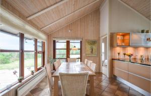 een eetkamer met een houten tafel en stoelen bij Nice Home In Ebeltoft With Kitchen in Ebeltoft