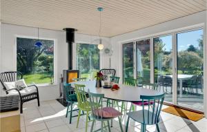 Posezení v ubytování 3 Bedroom Stunning Home In Malling