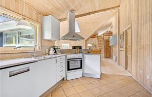 Kuchyň nebo kuchyňský kout v ubytování Holiday Home Udsigten Rudkøbing I + 18 fotografií