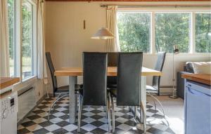 Ruang duduk di 2 Bedroom Stunning Home In Aakirkeby