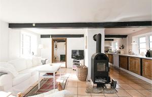 een woonkamer met een houtkachel. bij Stunning Home In Nex With Wifi in Spidsegård