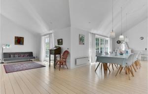 Un lugar para sentarse en Holiday Home Drosselvænget Juelsminde Xii