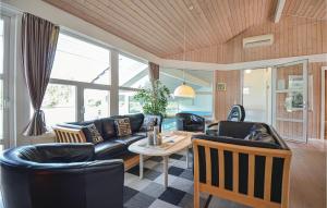 a living room with a couch and a table at Stunning Home In Ebeltoft With Kitchen in Ebeltoft