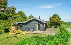Herní místnost nebo prostor pro děti v ubytování Cozy Home In Farsø With Sauna