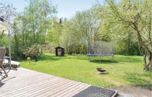 Zahrada ubytování Three-Bedroom Holiday Home In Olsted
