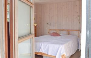 a bedroom with a bed with a white sheet at Awesome Home In lsted With 3 Bedrooms And Wifi in Ølsted