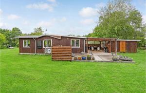 Garður fyrir utan 2 Bedroom Nice Home In Vordingborg