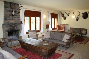 A seating area at Hotel Casa Peix