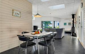 a dining room with a table and chairs at Amazing Home In Ebeltoft With 3 Bedrooms, Sauna And Wifi in Ebeltoft