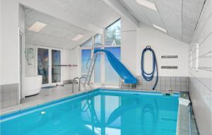 Swimmingpoolen hos eller tæt på Amazing Home In Hadsund With 3 Bedrooms, Sauna And Wifi