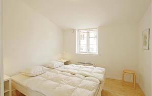 Postel nebo postele na pokoji v ubytování Lovely Home In Svaneke With Wifi