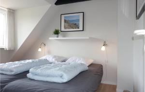 Ένα ή περισσότερα κρεβάτια σε δωμάτιο στο Amazing Apartment In Gudhjem With Wifi +7 φωτογραφίες