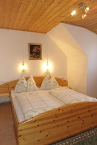 Llit o llits en una habitació de Urlaub am Raderhof in der Ferienregion Lungau
